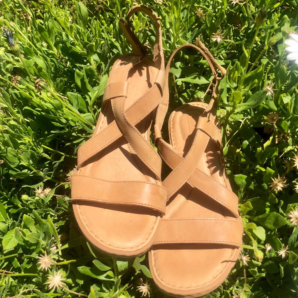 BORN Sandals Idella NEW